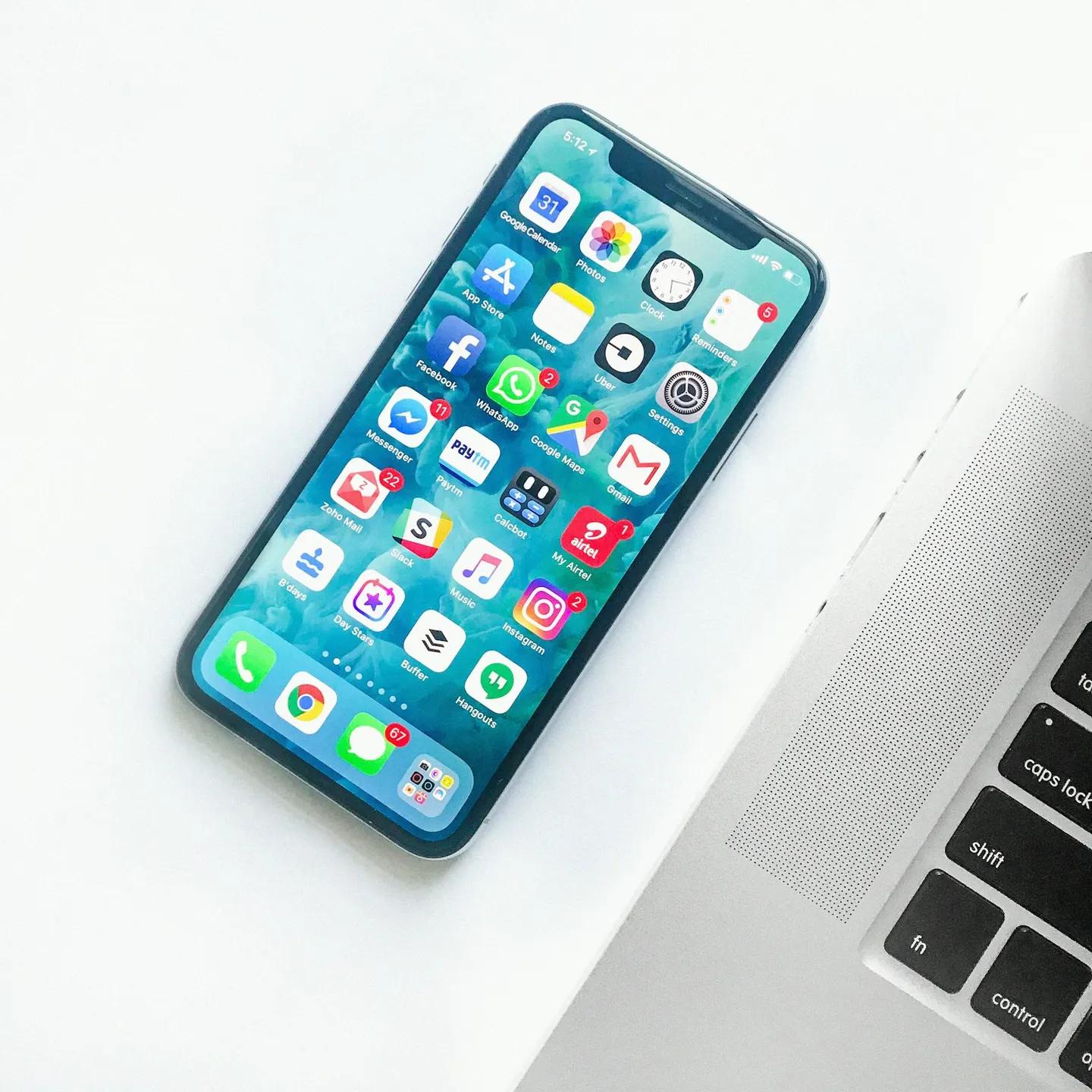 Smartphone com ecrã de aplicações
