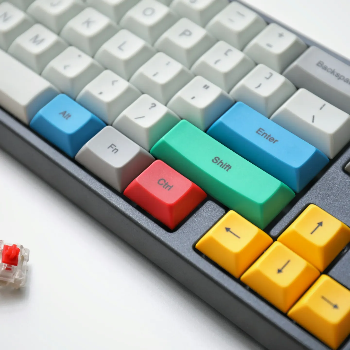Teclado mecânico com teclas coloridas