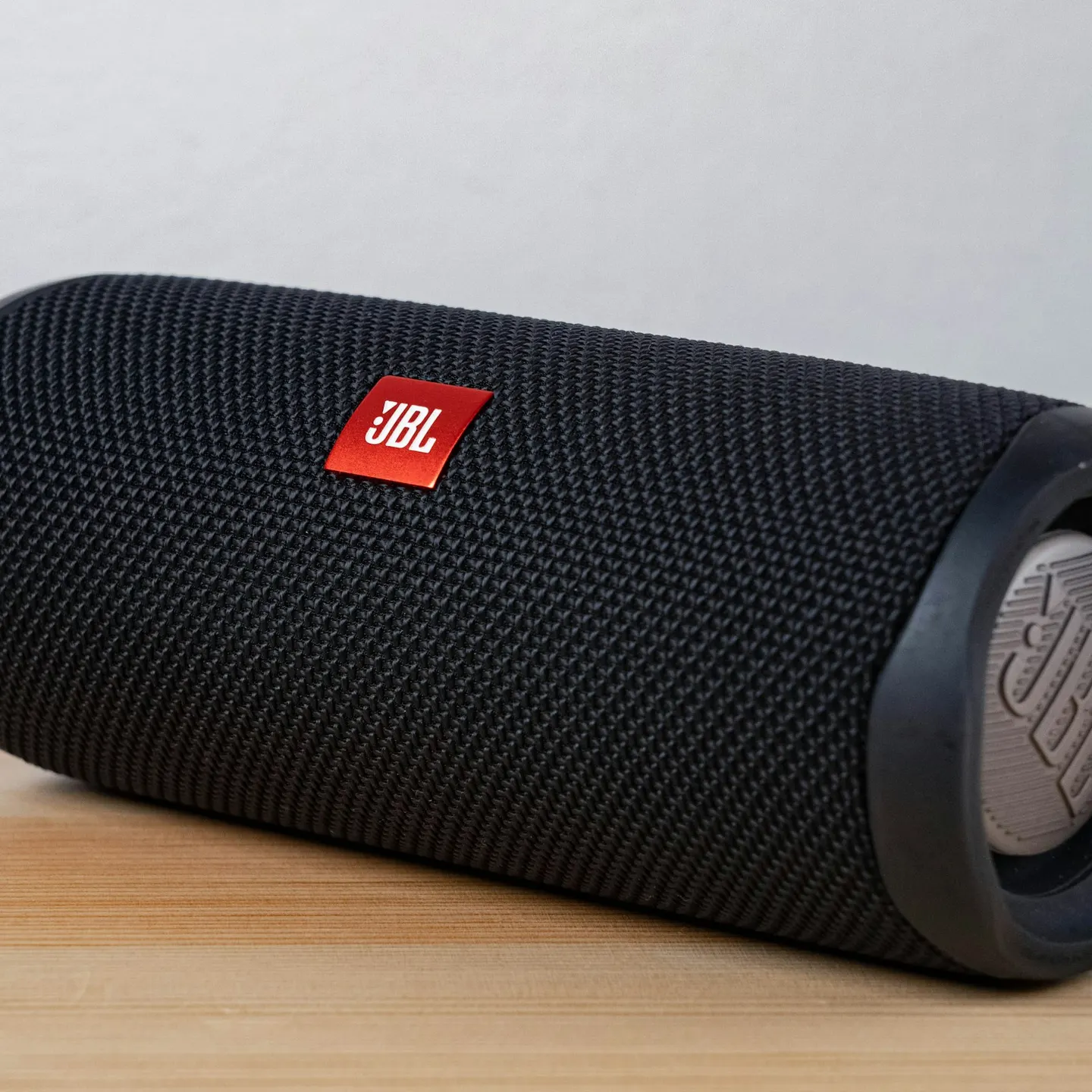 Coluna Bluetooth portátil preta
