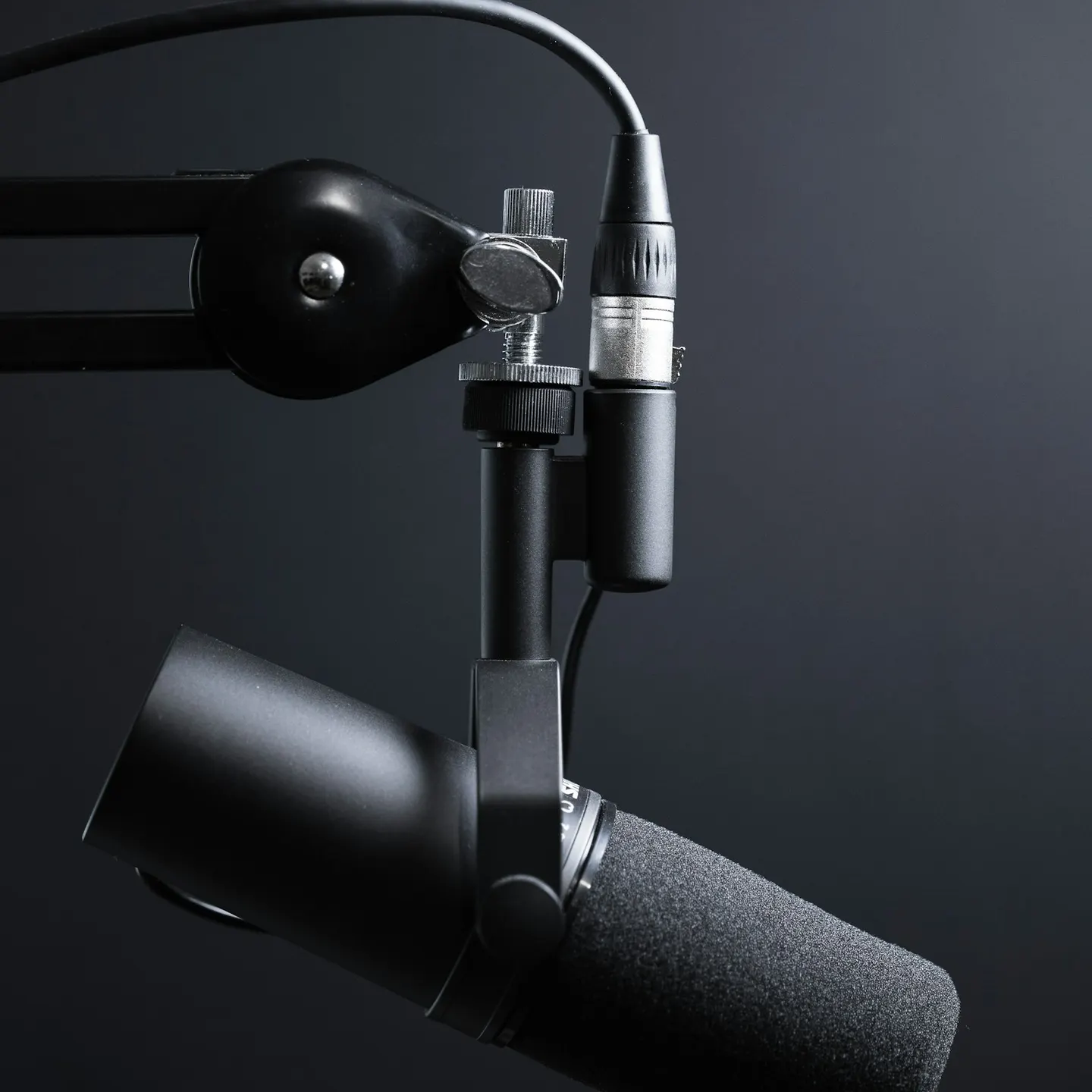 Microfone em braço articulado